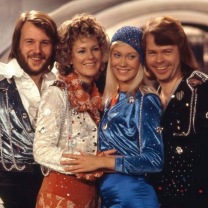 abba-in-waterloo-eurovision-1974-winner-the-70s-40717270-554-554